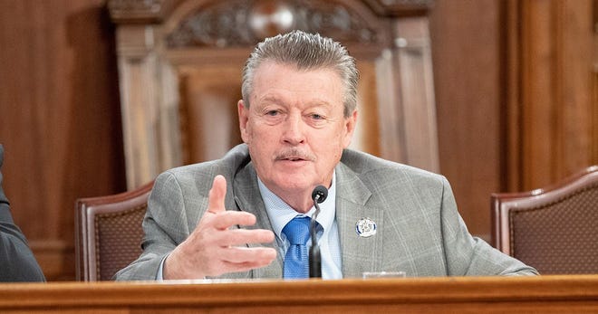 Sen. James Brewster has introduced a bill to ban Pennsylvania state lawmakers from receiving "per diem" expense payments for travel, lodging in addition to their full-time salaries.