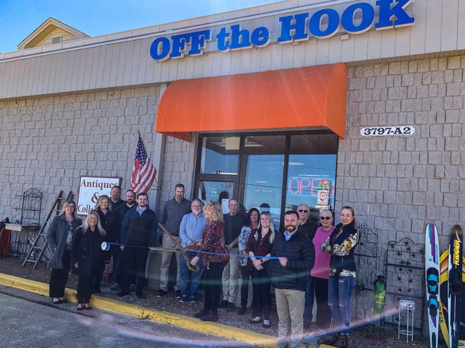 Lake Area Chamber holds a ribbon cutting for Off the Hook Antiques & Collectibles.