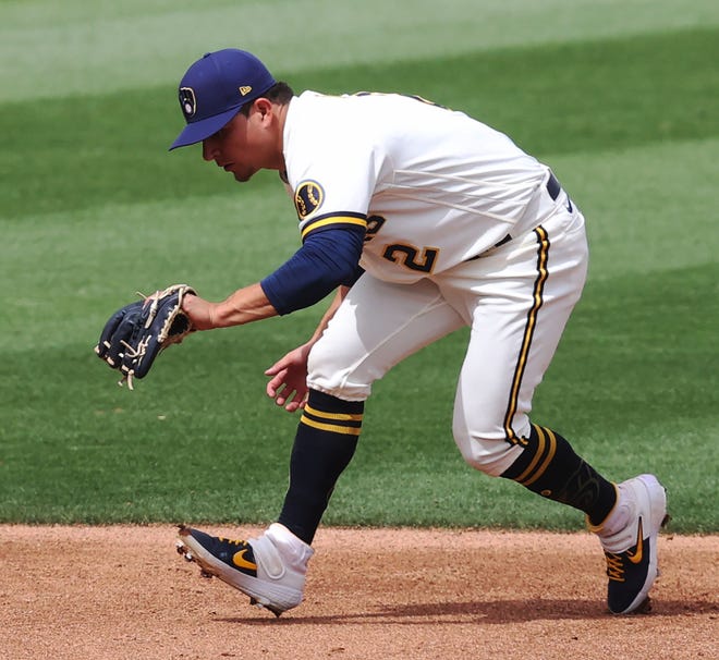 Brewers shortstop Luis Urias snares a liner off the bat of the White Sox's Tim Anderson during the third inning.