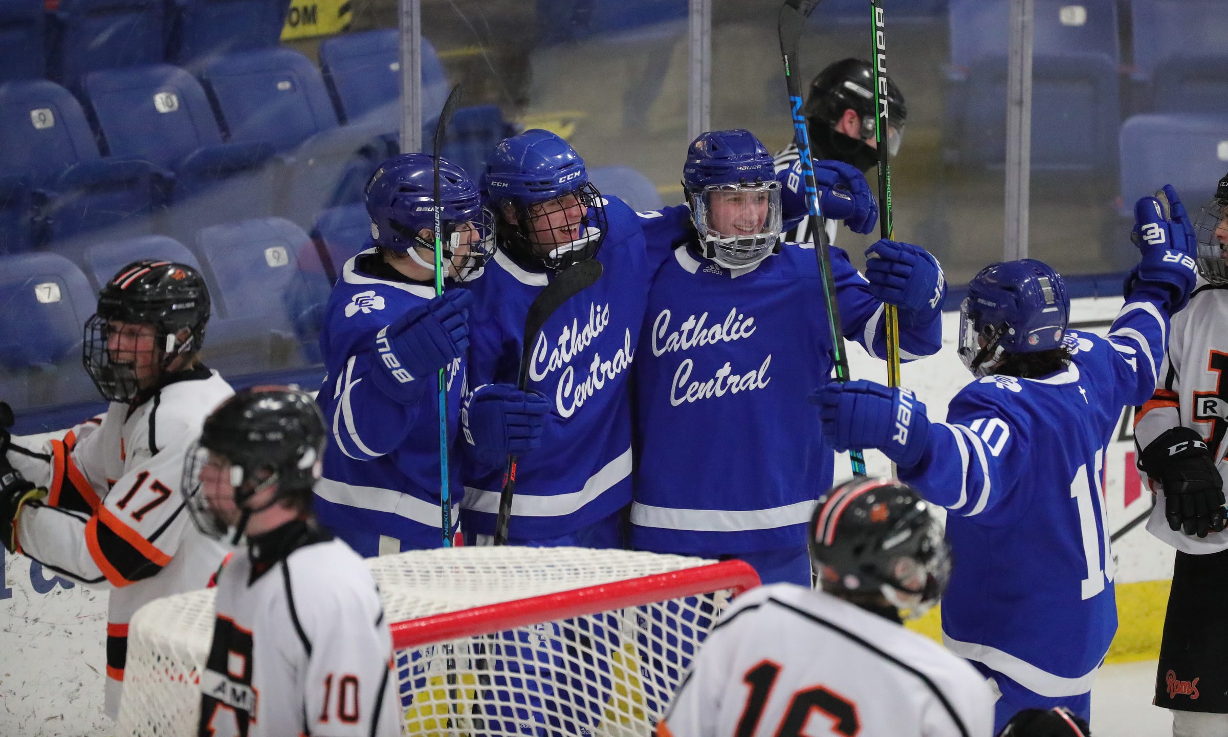 Michigan high school hockey Detroit Catholic Central cruises in Div. 1