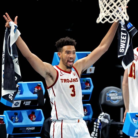 USC forward Isaiah Mobley (3) celebrates during th