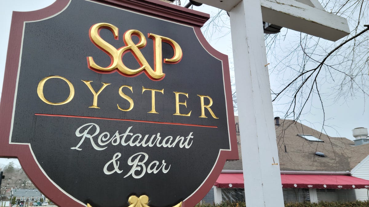 S&P Oyster in Mystic, CT, offers fresh, stunning cuisine