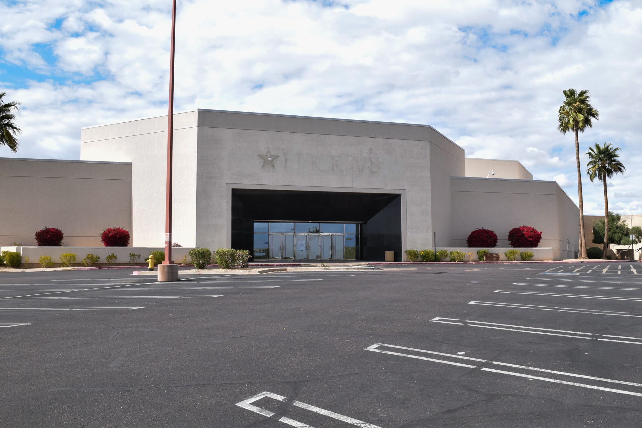 Paradise Valley Mall in metro Phoenix closes
