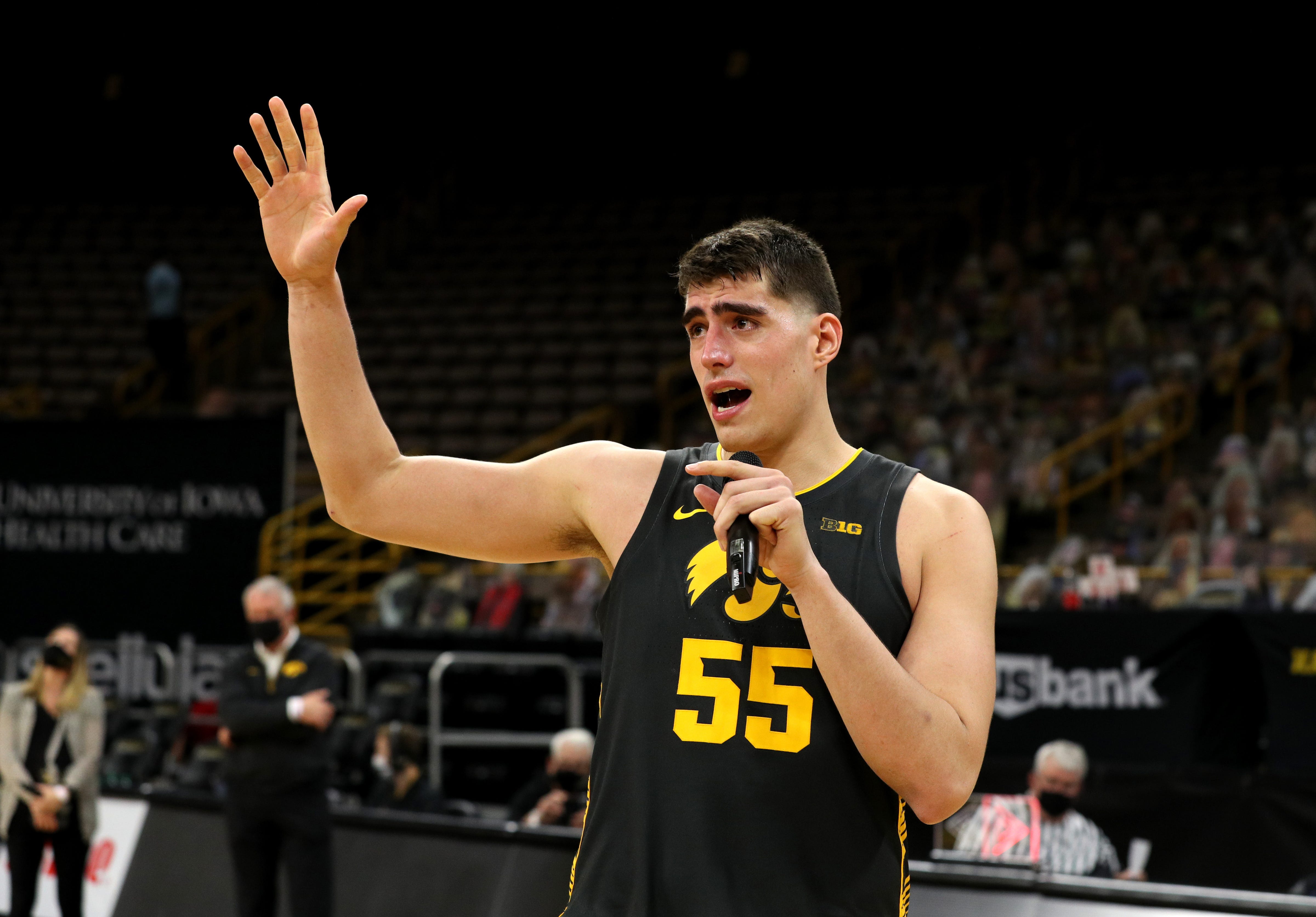 Iowa Basketball S Luka Garza Becomes First College Athlete To Sell Nft