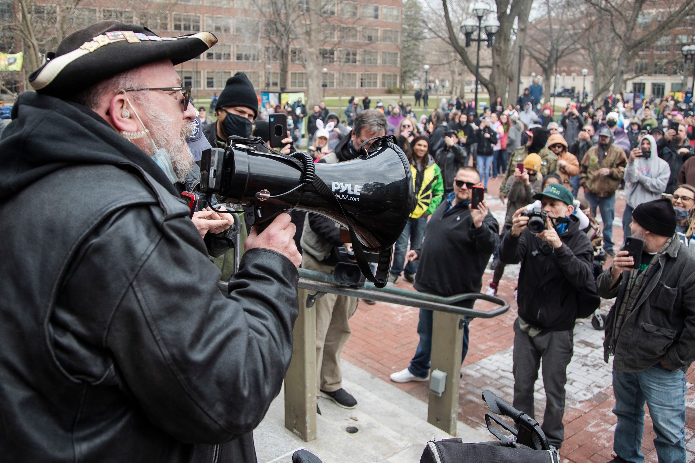 Hash Bash Attendees Roll Up To Ann Arbor Defy U M Warnings