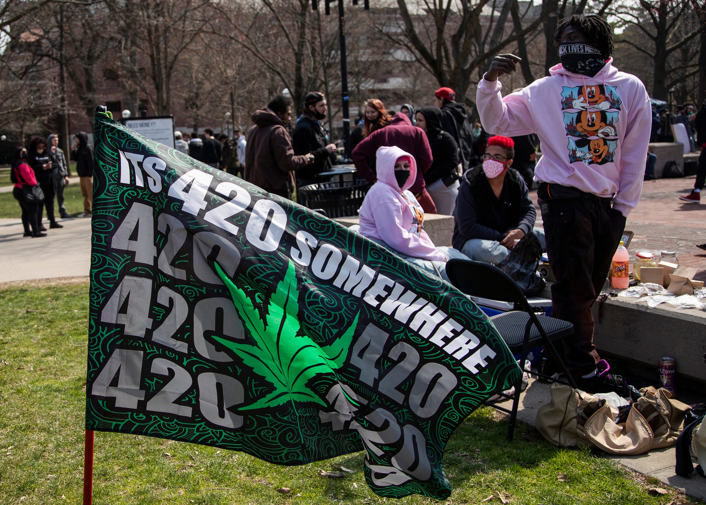 Hash Bash Attendees Roll Up To Ann Arbor Defy U M Warnings
