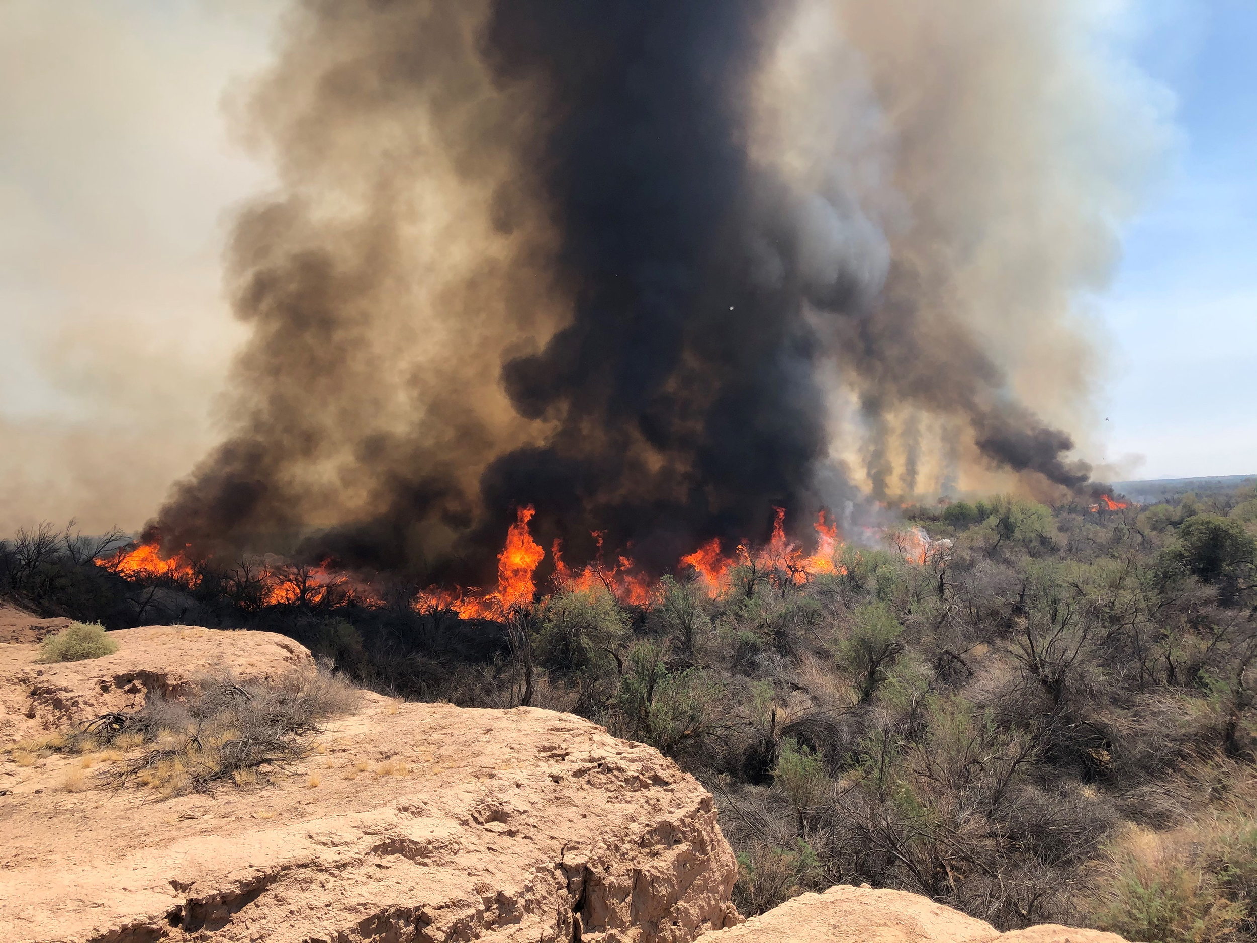 Gila Fire East Of Yuma Burns More Than 2 100 Acres 50 Contained
