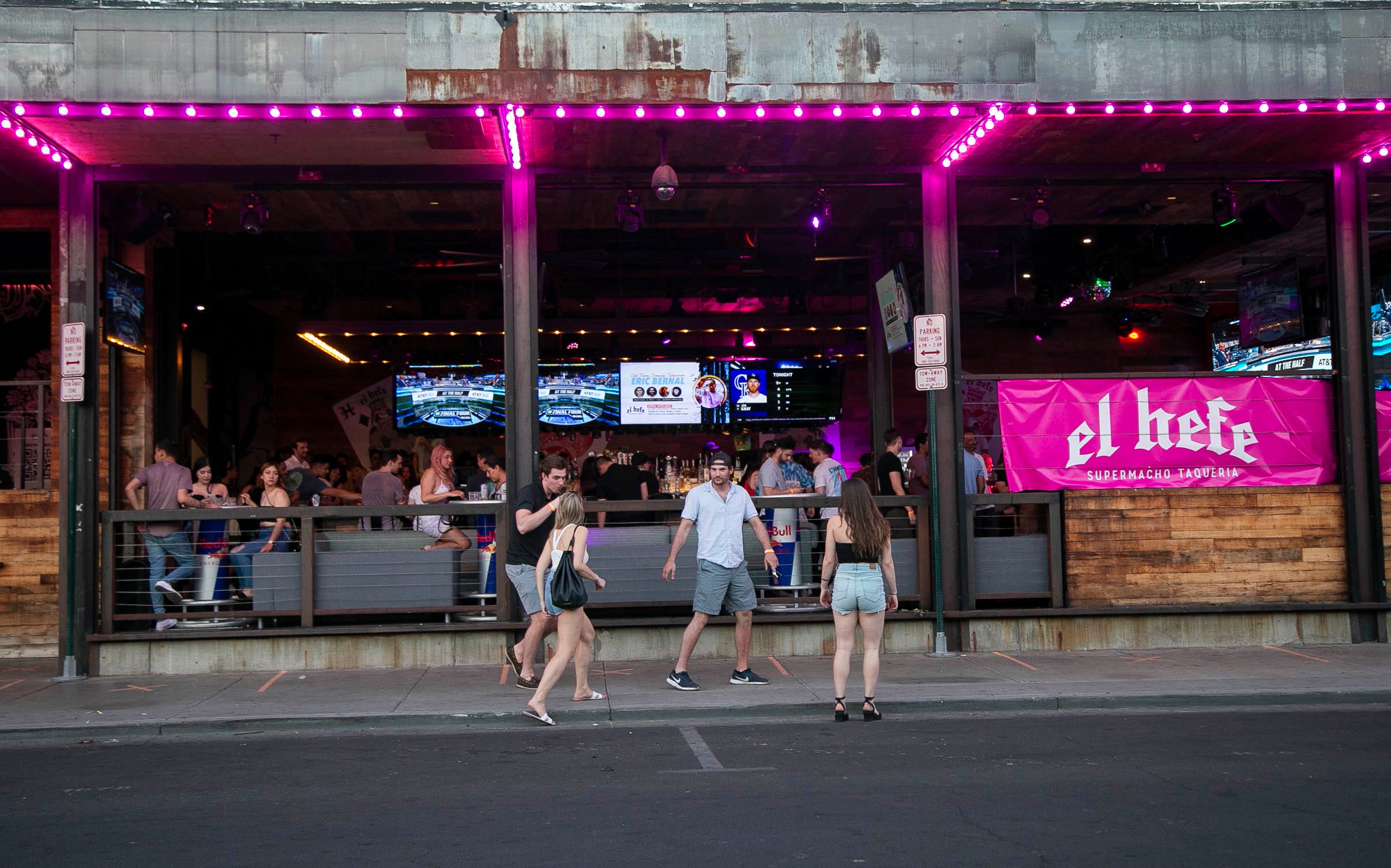Downtown Phoenix bars where Suns fans can watch the next playoff game