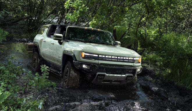 The GMC HUMMER EV SUV completes the HUMMER EV family and features a 126.7-inch wheelbase for tight proportions and a maneuverable body, providing remarkable on- and off-road capability.