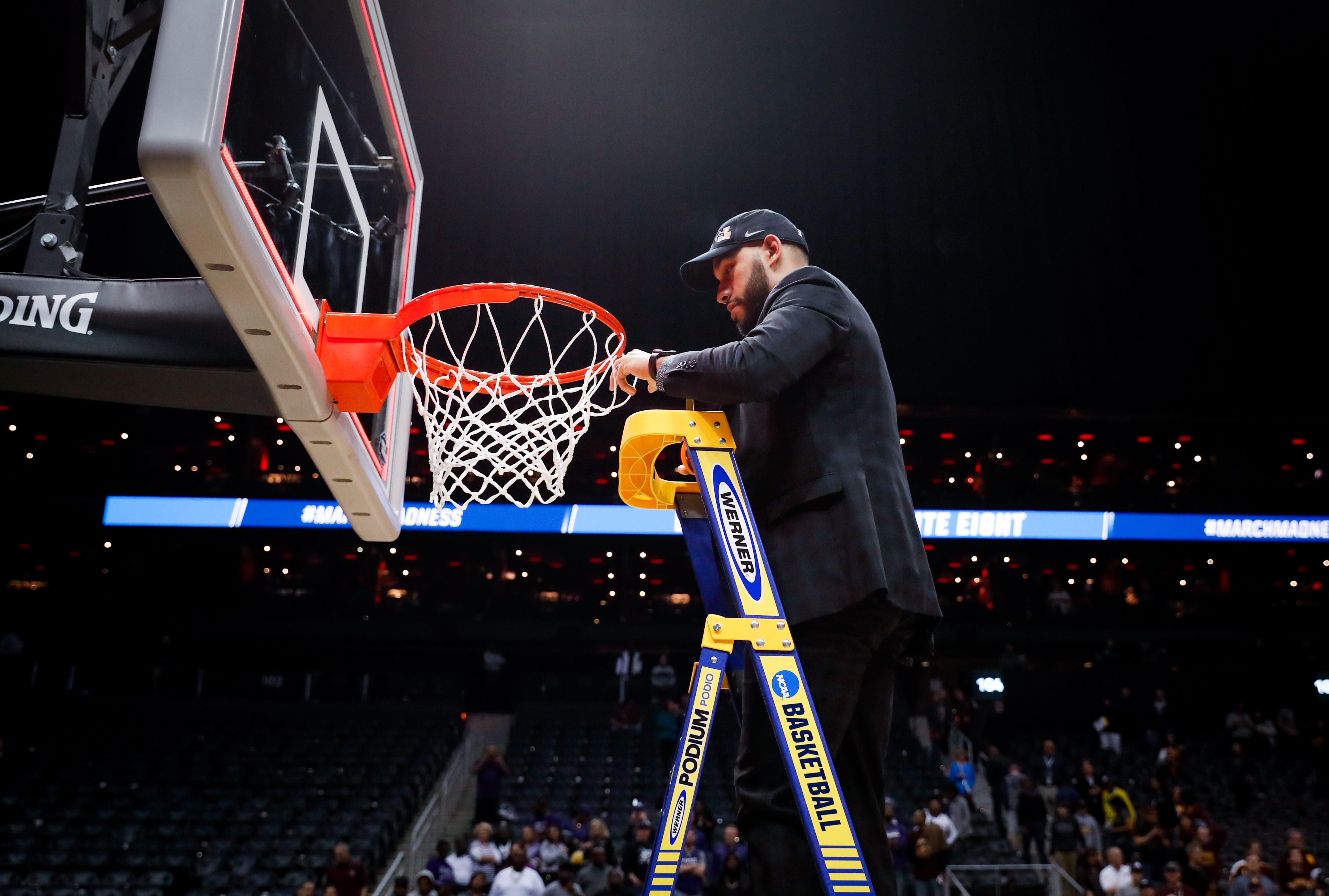 drew-valentine-is-loyola-chicago-s-basketball-coach-how-it-happened