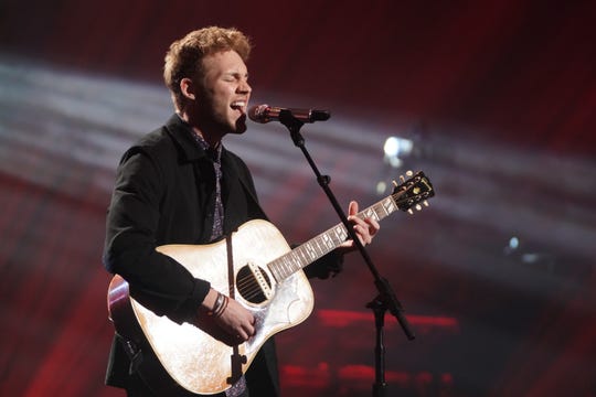 Hunter Metts played guitar while performing Sia's "Chandelier."