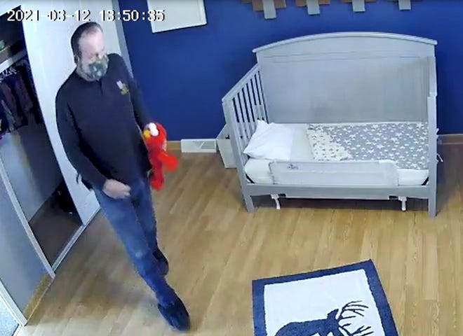 Detroit-spot residence inspector allegedly caught on video clip ‘pleasuring himself’ with Elmo doll Detroit-spot residence inspector allegedly caught on video clip ‘pleasuring himself’ with Elmo doll