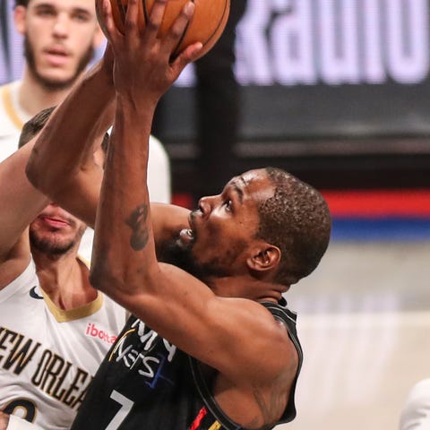 Brooklyn Nets forward Kevin Durant (7) drives to t