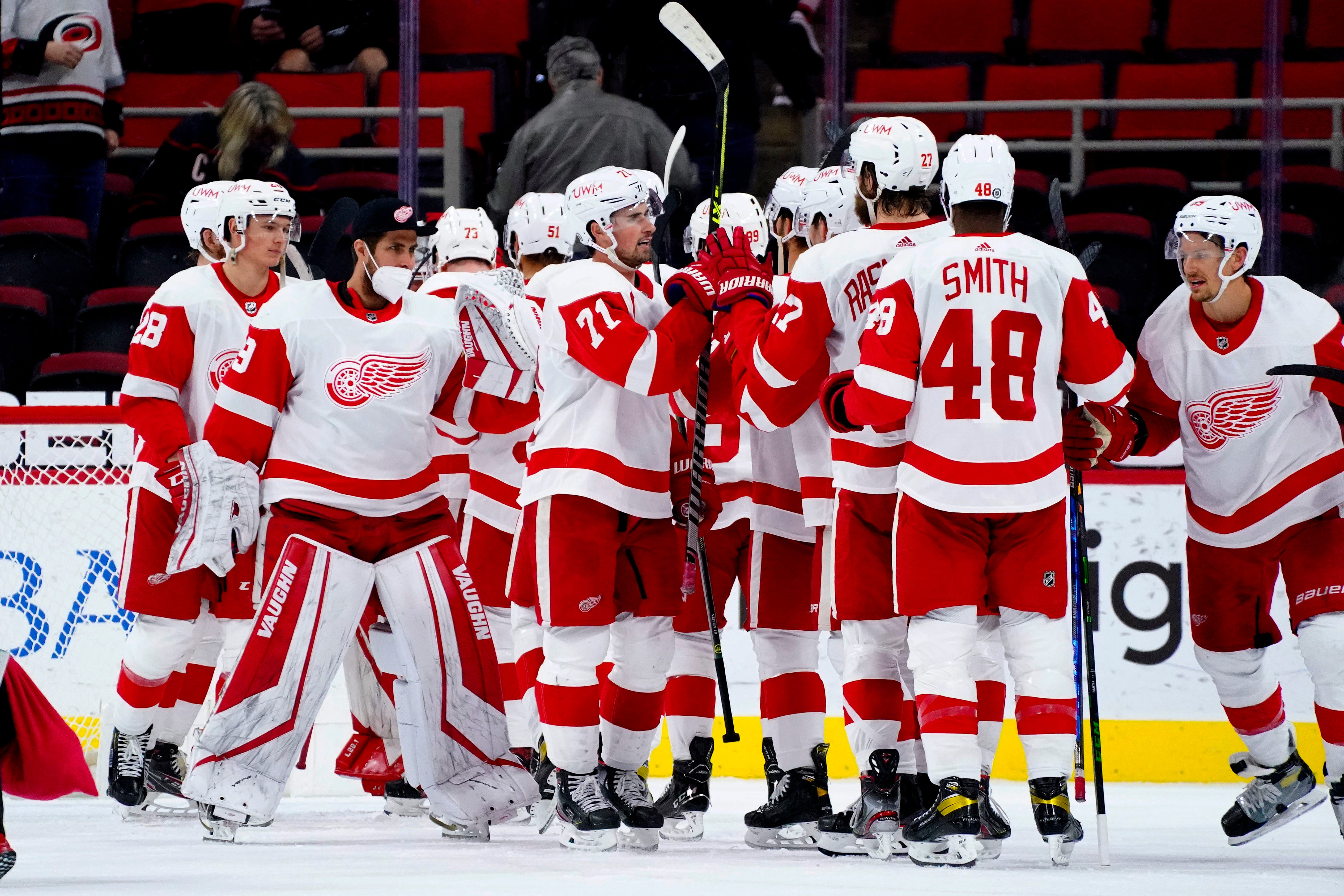 Detroit Red Wings find offense after big trade, win, 3-1, at Carolina
