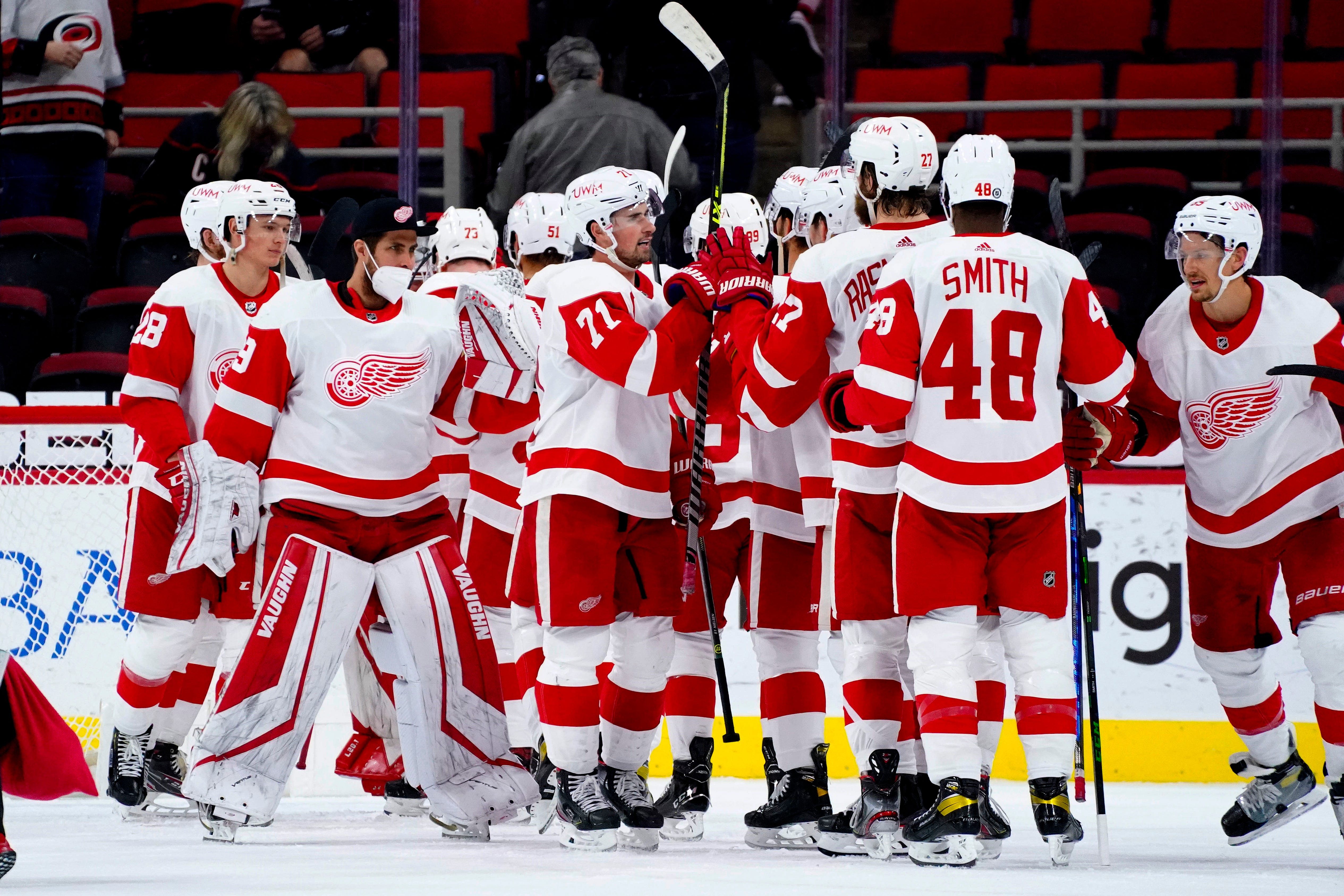 Detroit Red Wings find offense after big trade, win, 31, at Carolina
