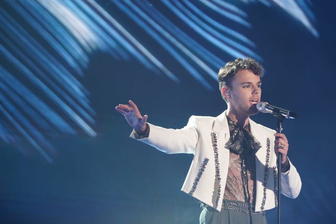 Paula Abdul judges once again, frontrunner drops out 3 Wedding singer Beane, who was praised by the judges on Sunday for his likability, couldn't plant himself among the top 10 vote-getters.