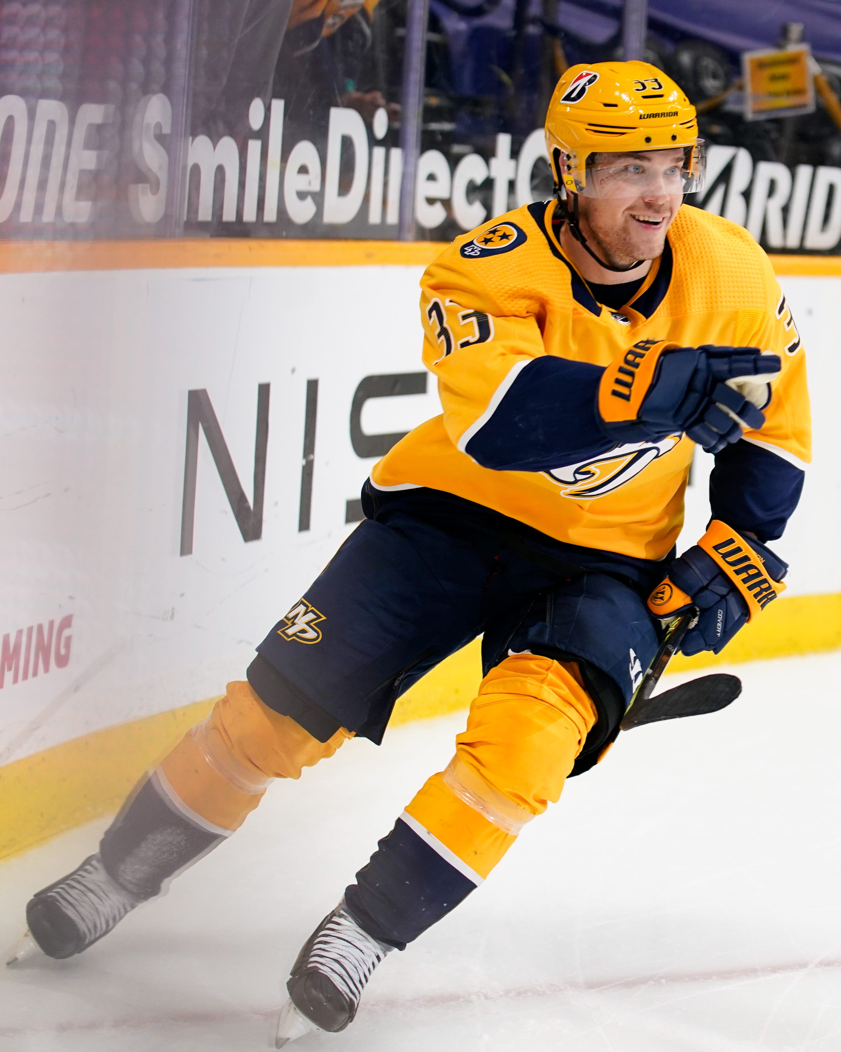 Nashville Predators trade Viktor Arvidsson to Los Angeles Kings for draft picks