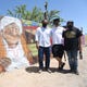 Ruben Mariscal, de izquierda a derecha, Raúl Rodríguez y Seas en su mural basado en la película de Disney "Coco" el lunes 12 de abril de 2021, cerca del mercadillo de Ascarate en El Paso.  Trabajaron en el mural con otros artistas locales Alejo, Dopl, Blaster y Spawn.