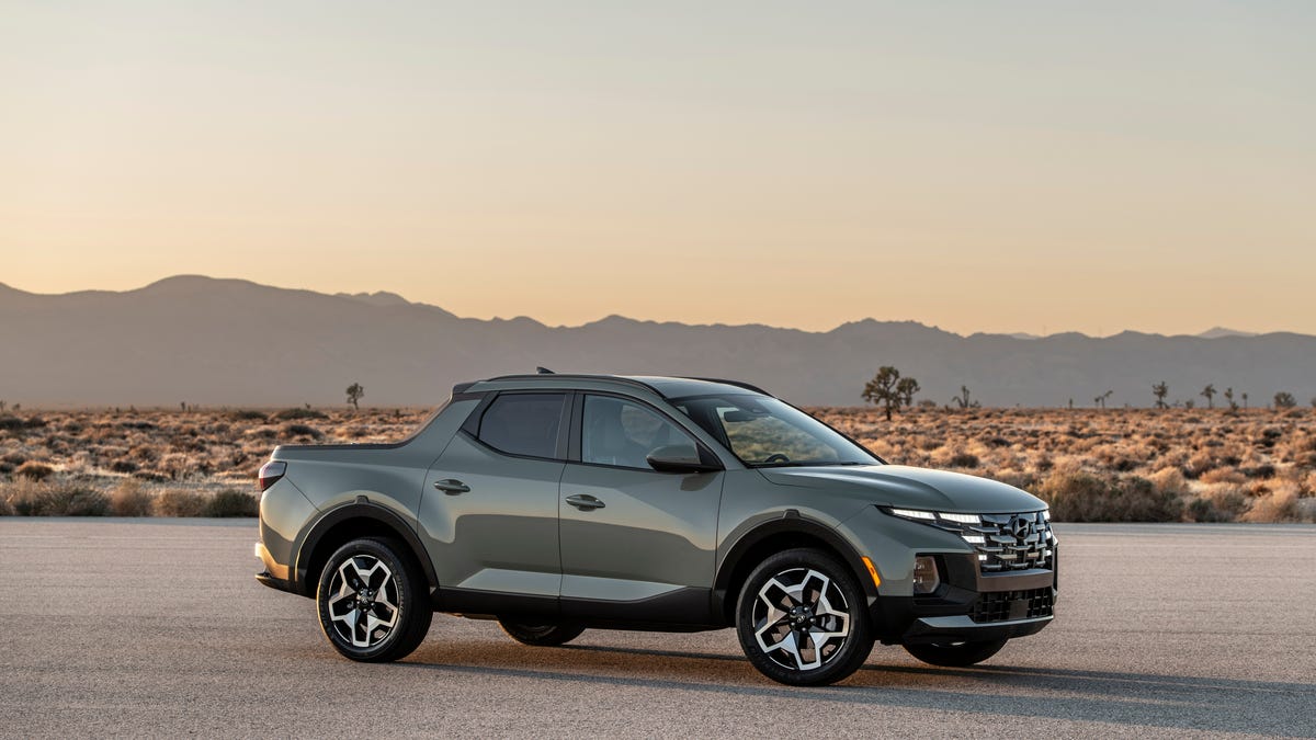 The 2022 Hyundai Santa Cruz, a combination SUV-pickup.