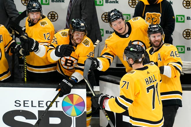 Boston Bruins left wing Taylor Hall (71) celebrates his goal with teammates on the bench in the third period.