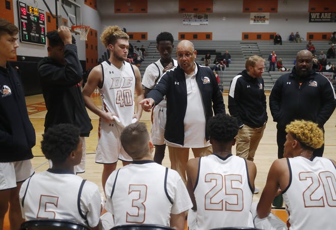Desert Edge's head coach Scott Lovely instructs his team during a game against Combs at Desert Edge High School in Goodyear, Ariz. on Dec. 16, 2019.