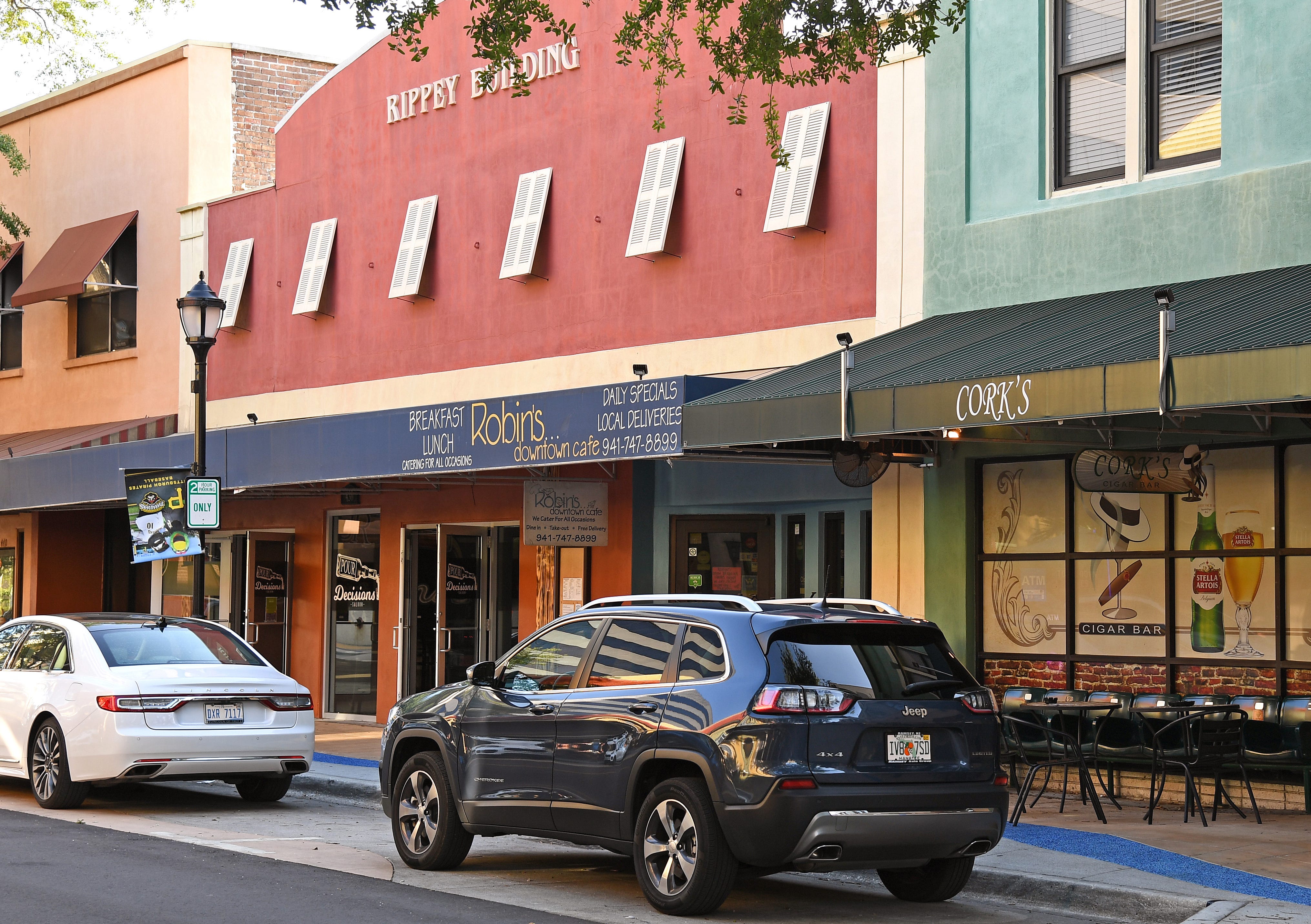 Best restaurants in downtown Bradenton and what to eat when you're there