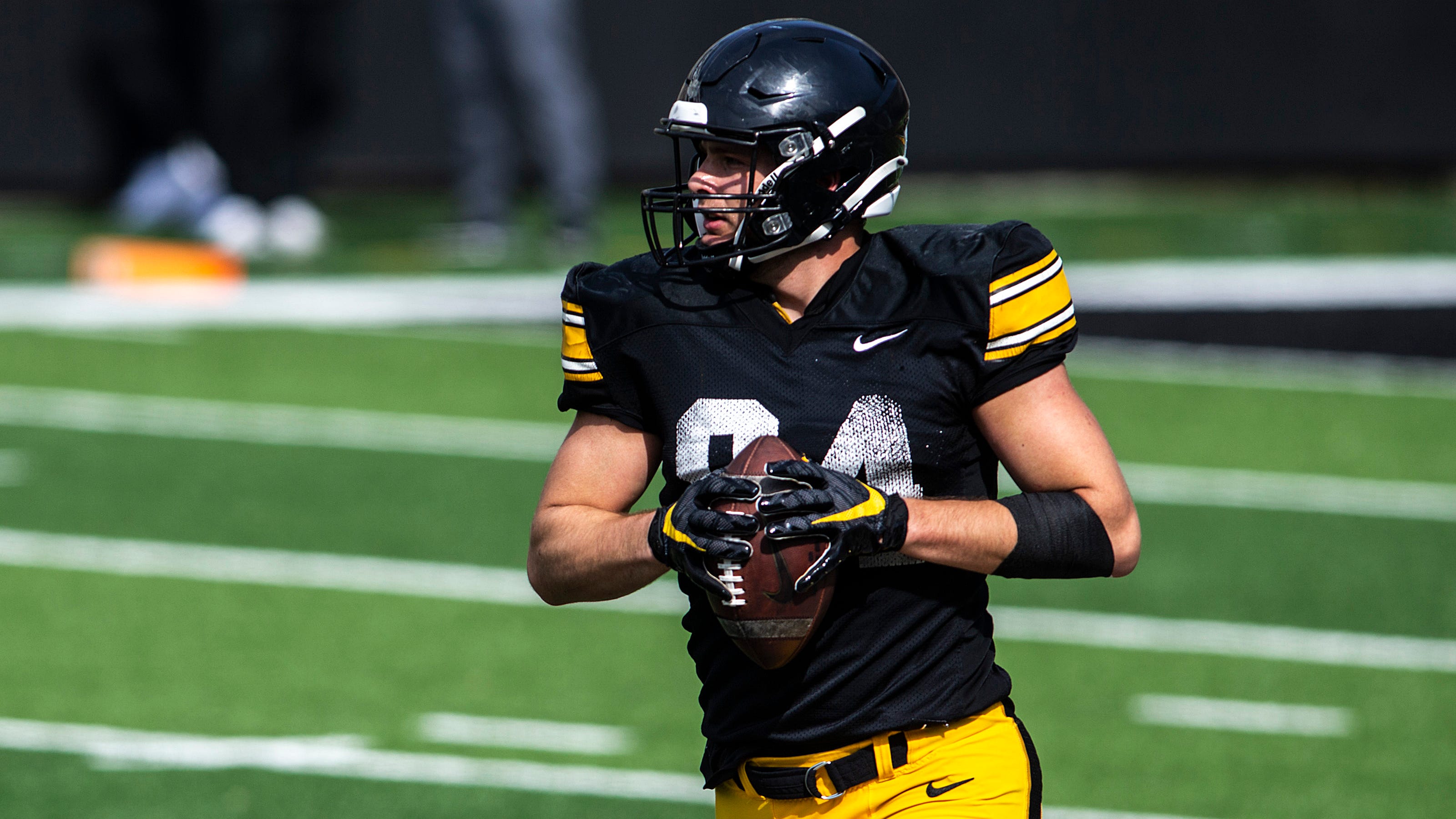 Sam LaPorta embraces idea of being Iowa football's 'next great tight end'