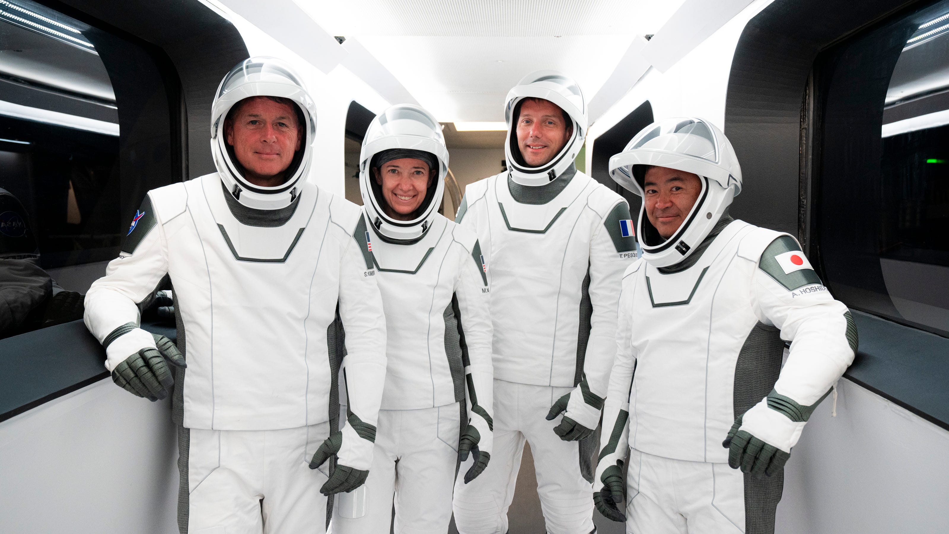 SpaceX launch today: Watch live, 4 astronauts go to Space ...