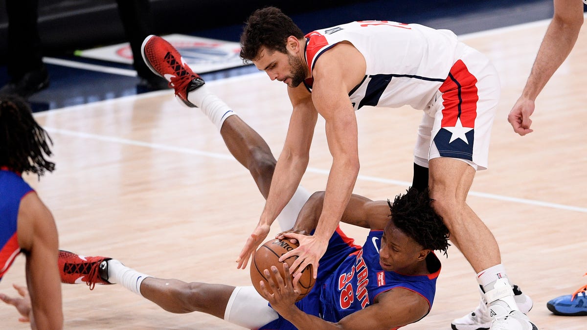 Stewart has solid game but Pistons overwhelmed by Wizards 1