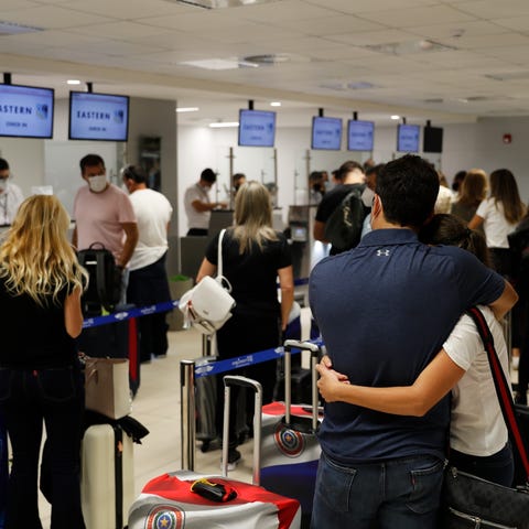 People check in for a flight to Miami at Silvio Pe