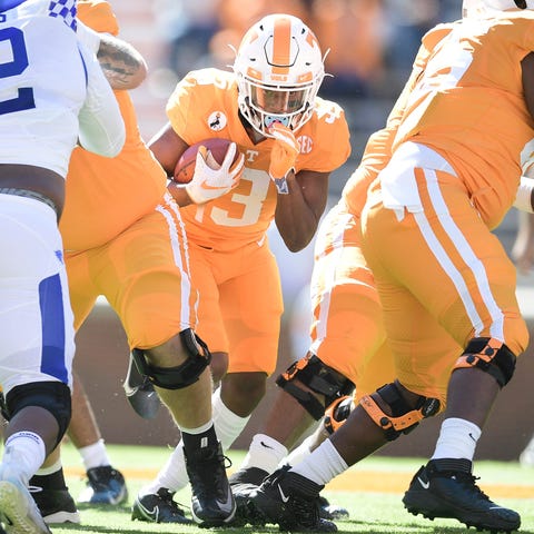 Tennessee running back Eric Gray carries the ball 