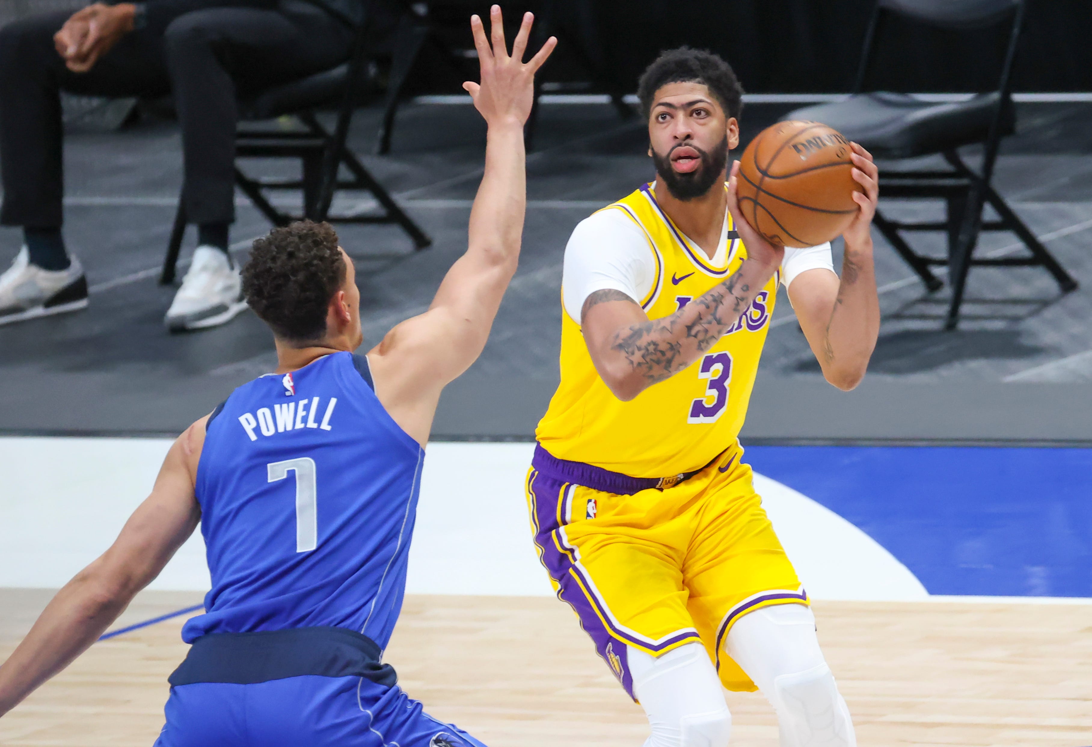 Opinion: Will the Lakers' patience with Anthony Davis' return pay off?