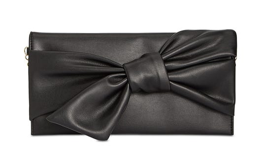 Your mom can carry this clutch on an evening stroll or an afternoon lunch.