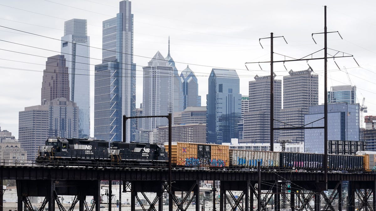 Elevated tracks in Philadelphia in March 2021.