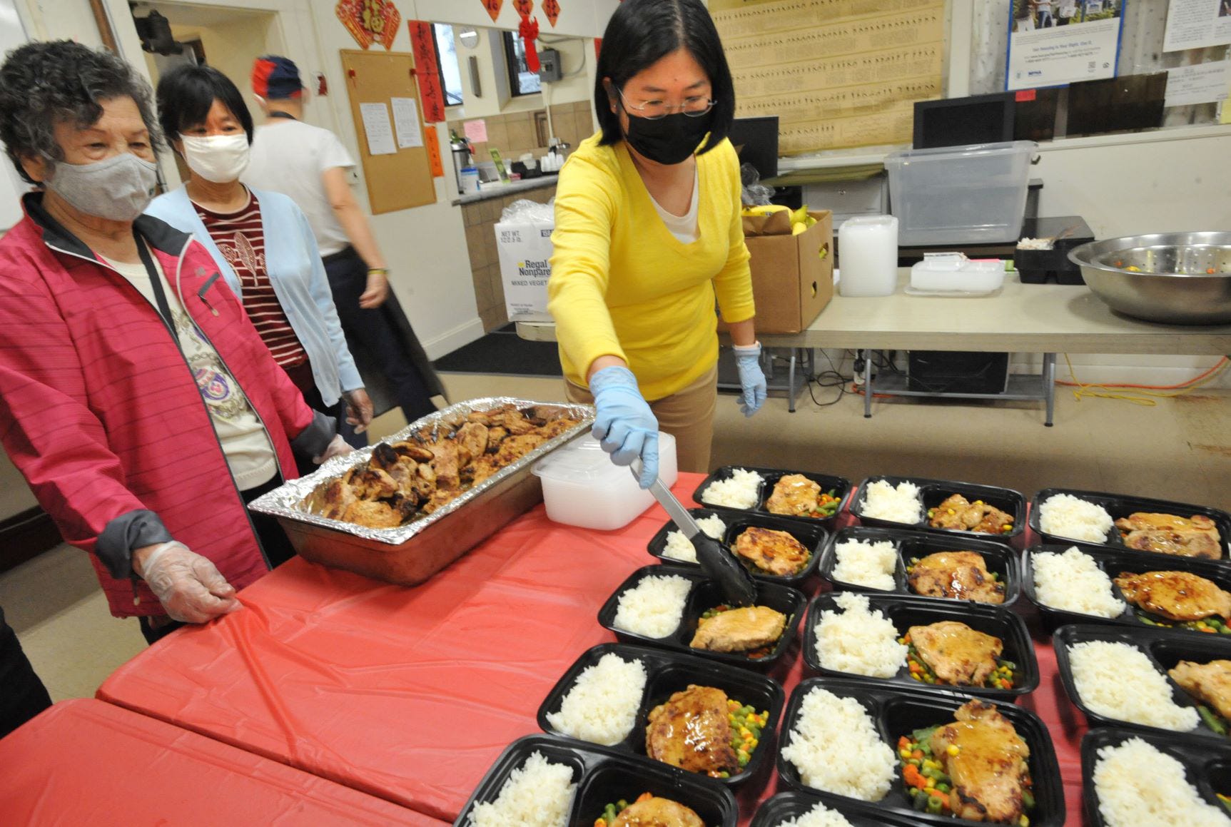 Quincy elders turn out for first Grab & Go Chinesestyle lunch event