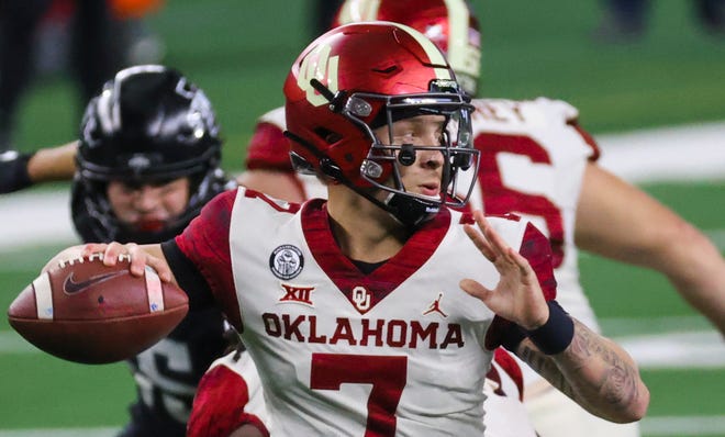 College Football Experts Predictions For 2021 S Biggest Questions Ncaa Championship Football 2022 Predictions