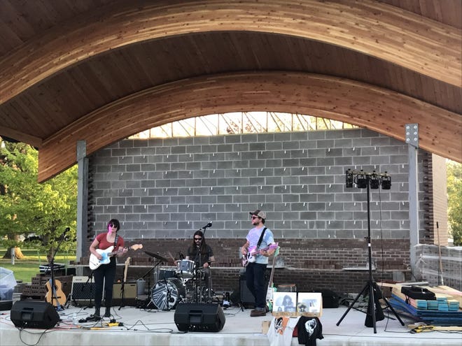 Beth Bombara and her band of St. Louis  entertained a crowd at Galva’s Wiley Park on Saturday night. This band was the first to play on the new stage among the building supplies. The stage is not quiet finished. The brickwork, wiring and roofs still need to be completed.