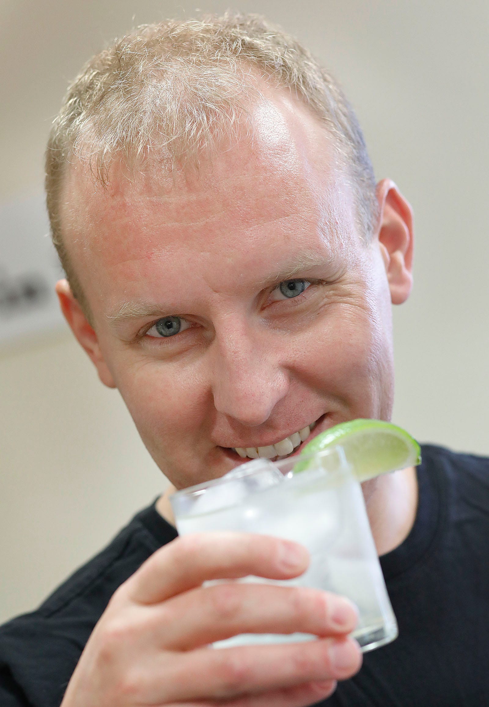 Veimuto vyras Margarita atneša fiestą į Pietų kranto MA