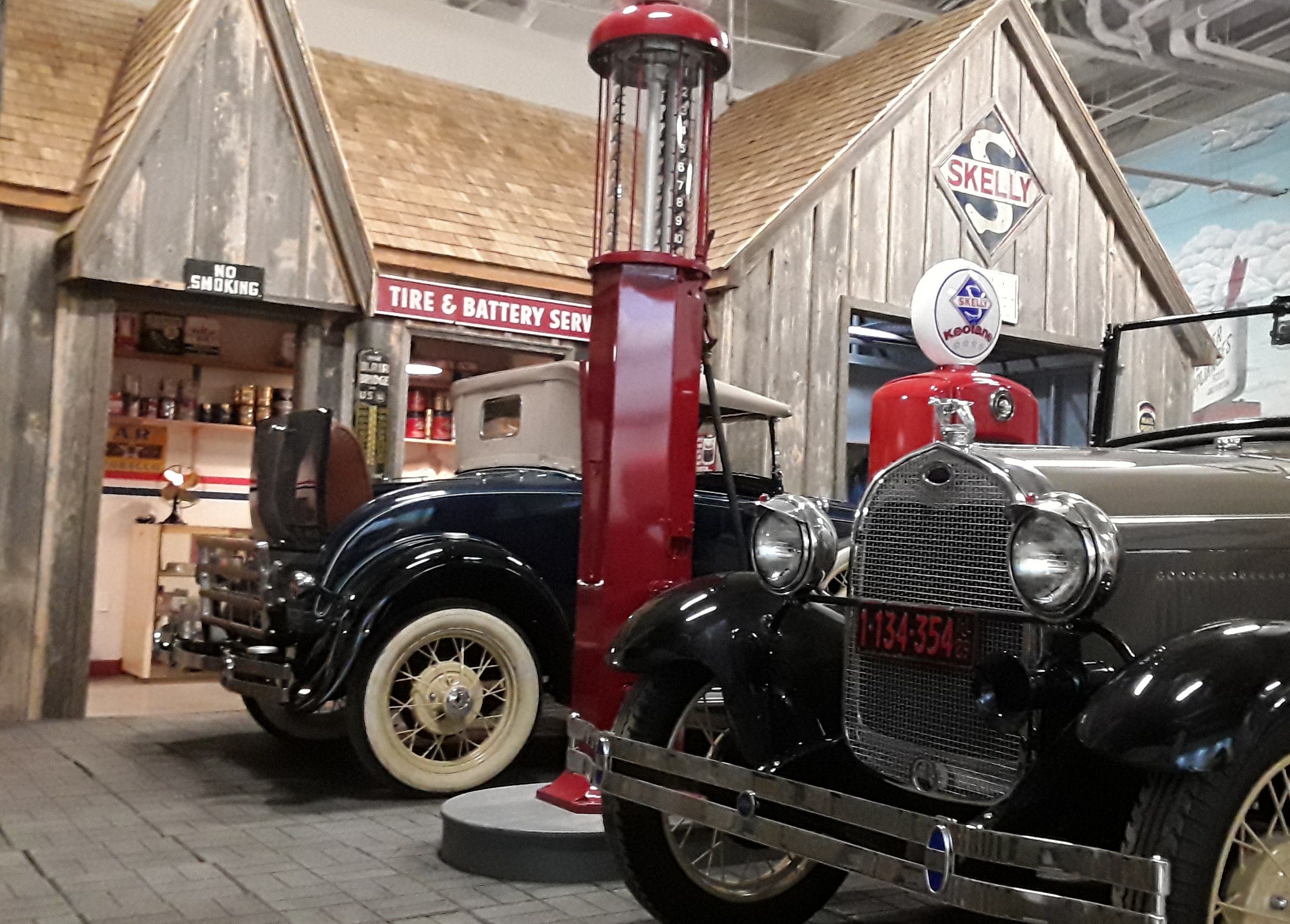 Coralville S Xtream Arena New Home To The Antique Car Museum Of Iowa