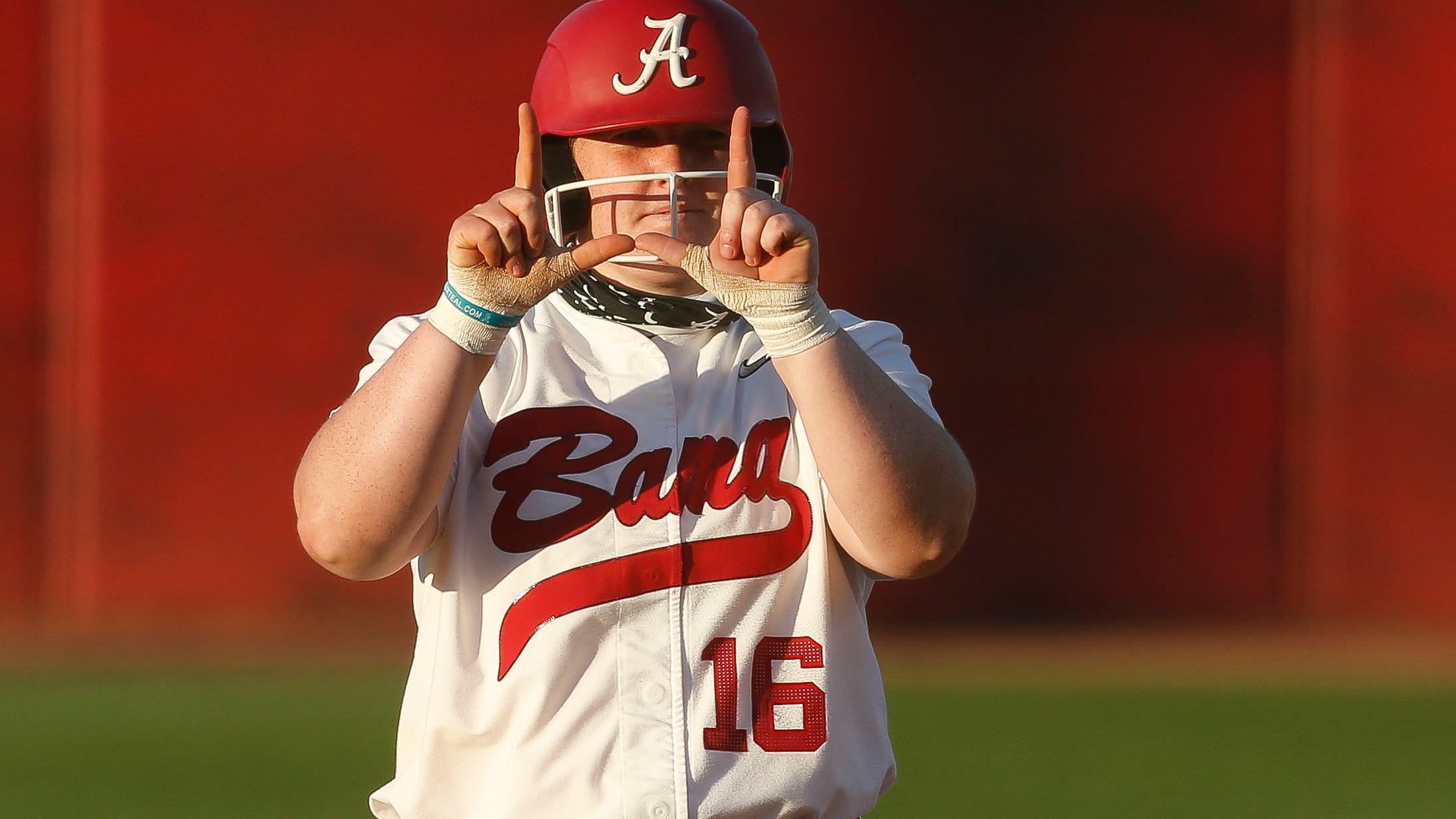 Bailey Hemphill breaks Alabama home run record with go-ahead shot