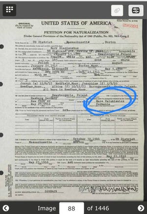 Josephine Gelenvsky motinos naturalizacijos dokumentuose pavaizduotas šeimos vardas, parašytas kitaip nei vardas, nurodytas dukterų dvynių gimimo ir mirties liudijimuose.