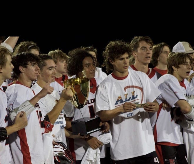 May 7, 2021; Boulder Creek boys lacrosse team holds up the 2021 Arizona high school lacrosse Division I state championship trophy after beating Brophy Prep at Arcadia High School in Phoenix, Ariz.