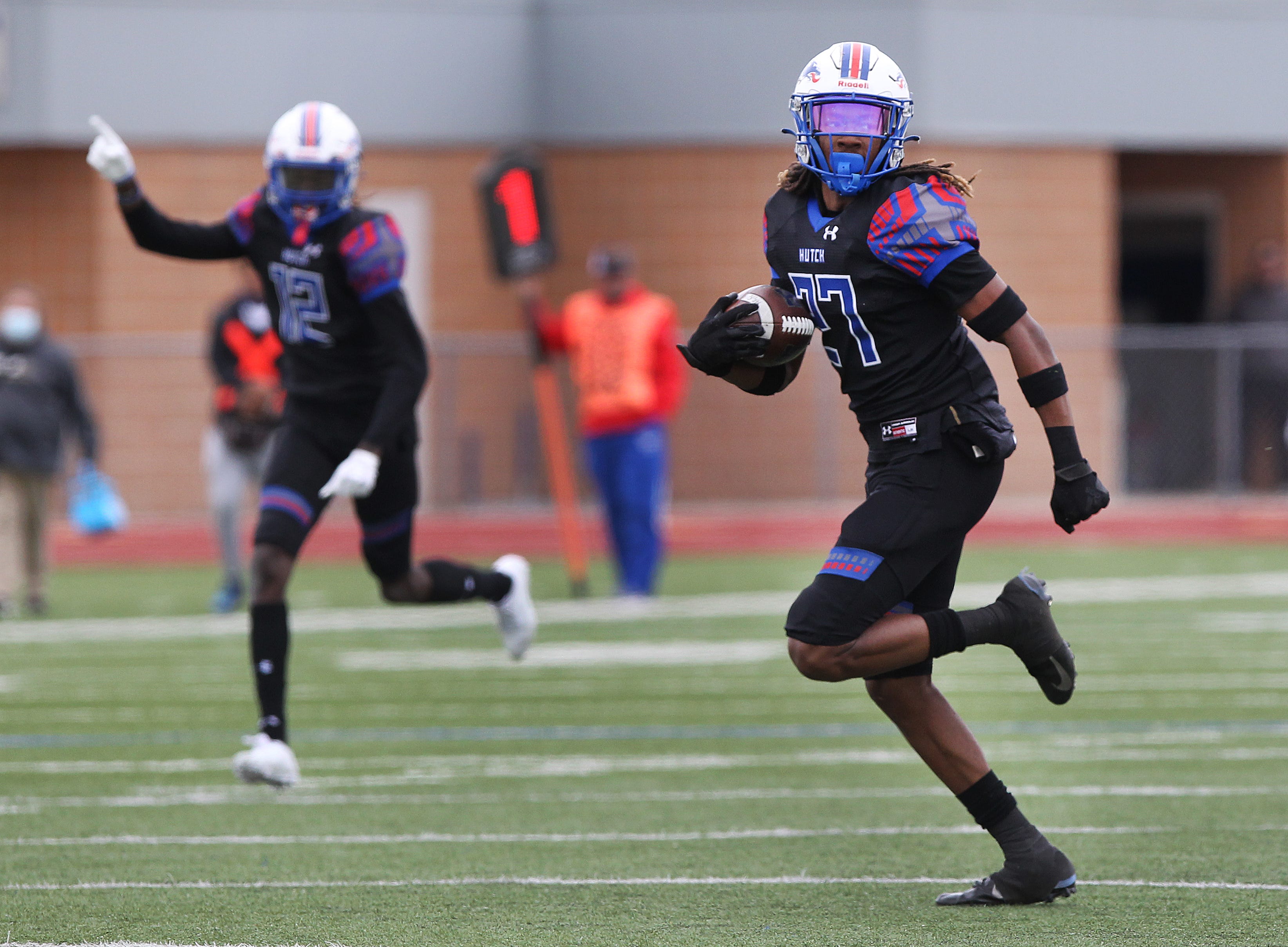 Hutchinson Blue Dragons beat Highland Scotties at Gowans Stadium