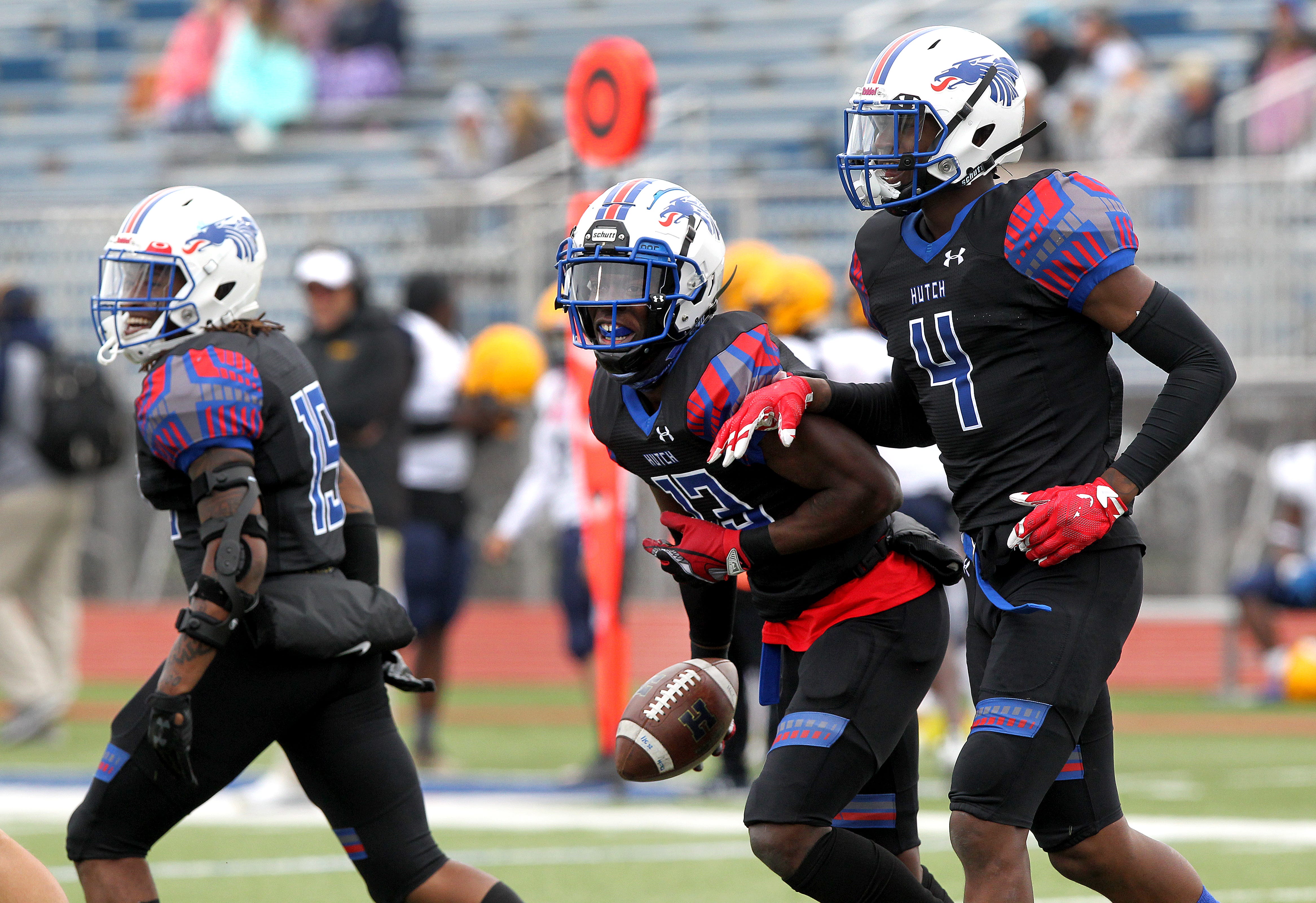Hutchinson Blue Dragons beat Highland Scotties at Gowans Stadium