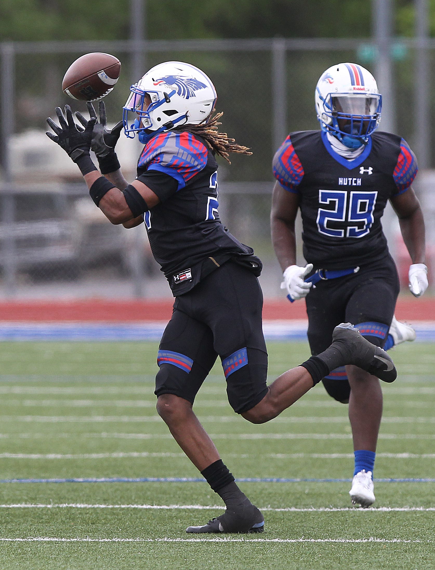 Hutchinson Blue Dragons beat Highland Scotties at Gowans Stadium