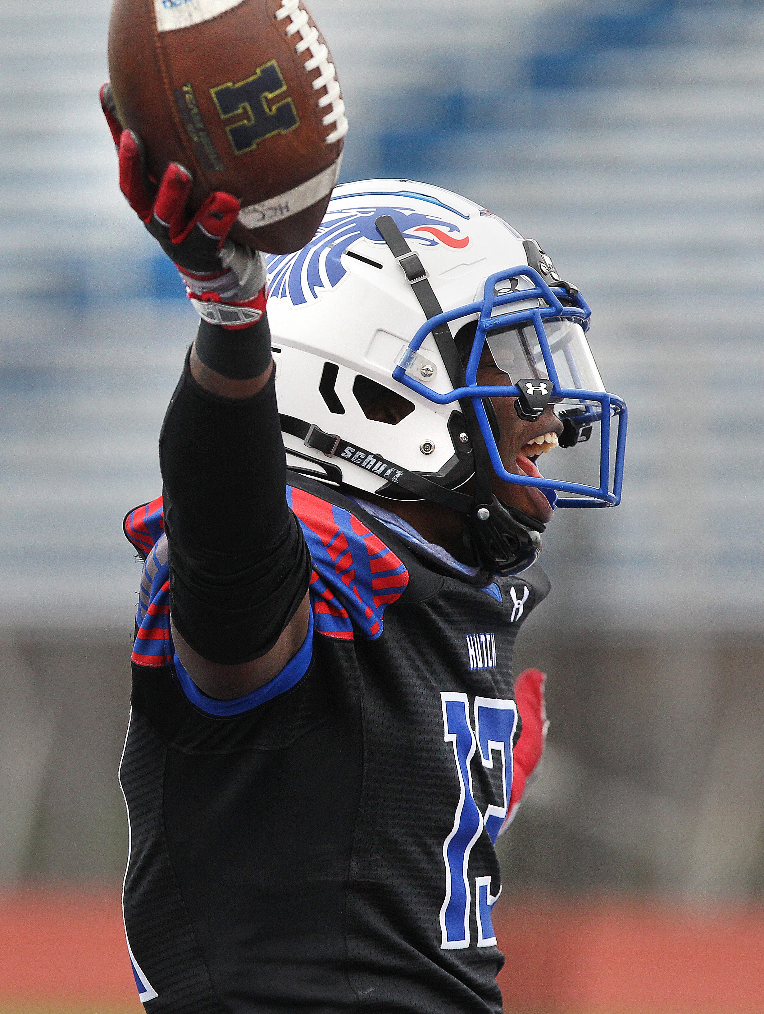 Hutchinson Blue Dragons beat Highland Scotties at Gowans Stadium