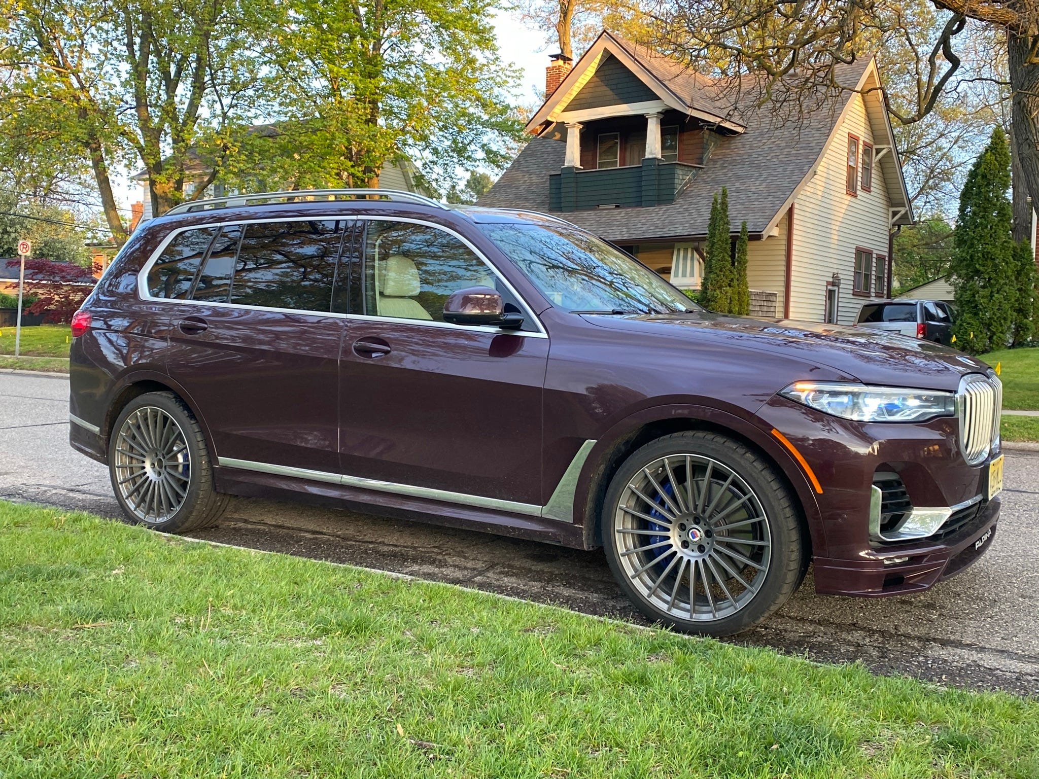 Bmw Tests The Limits Of Suv Luxury With Its 7 Seat 21 Alpina Xb7