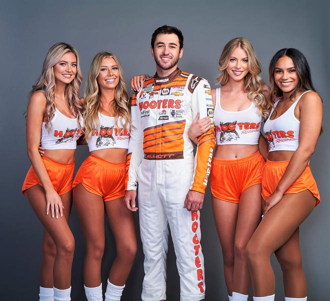 Abilene's Eden Davis chosen as Hooters Calendar Girl