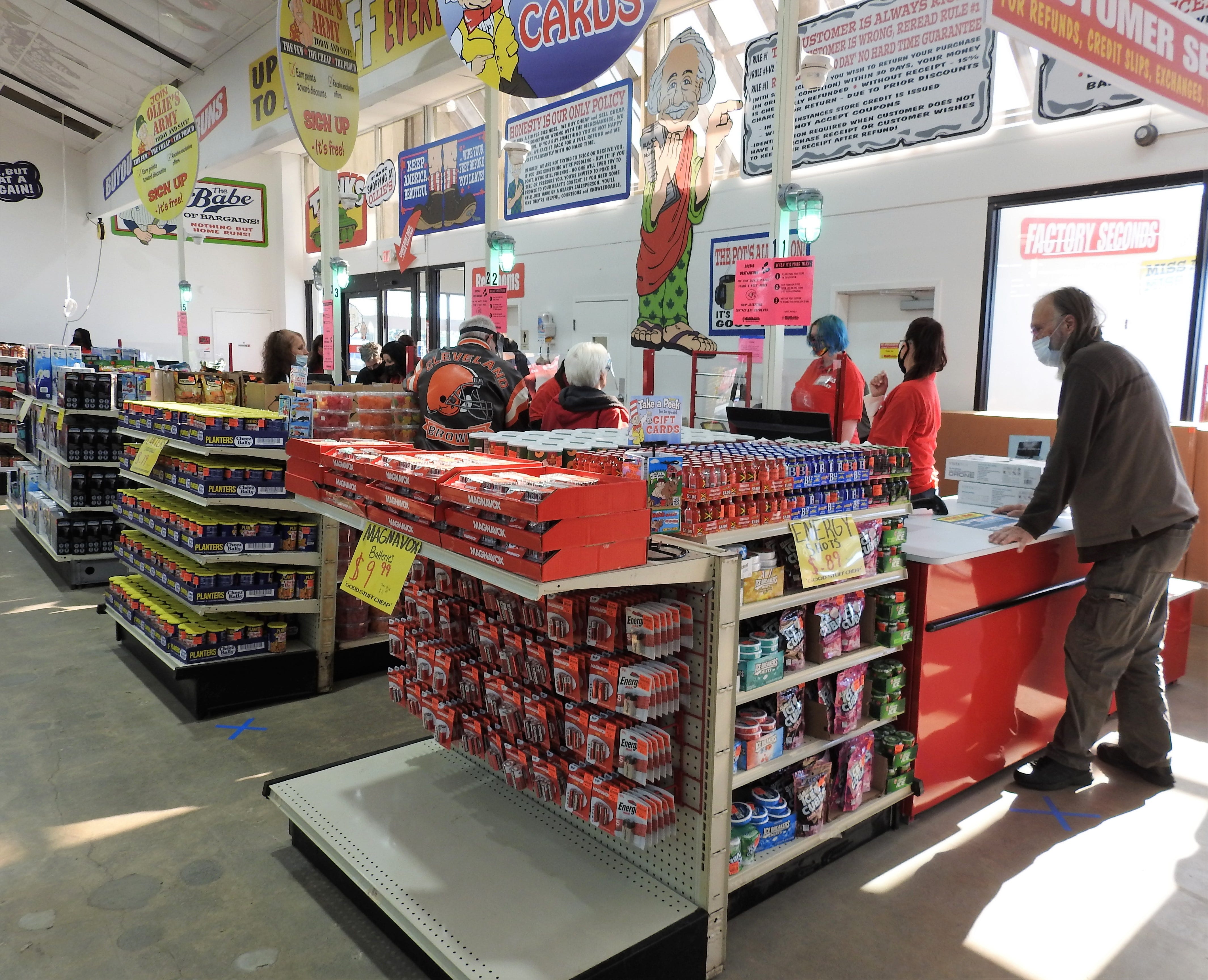 Ollie's opens it doors to waiting customers