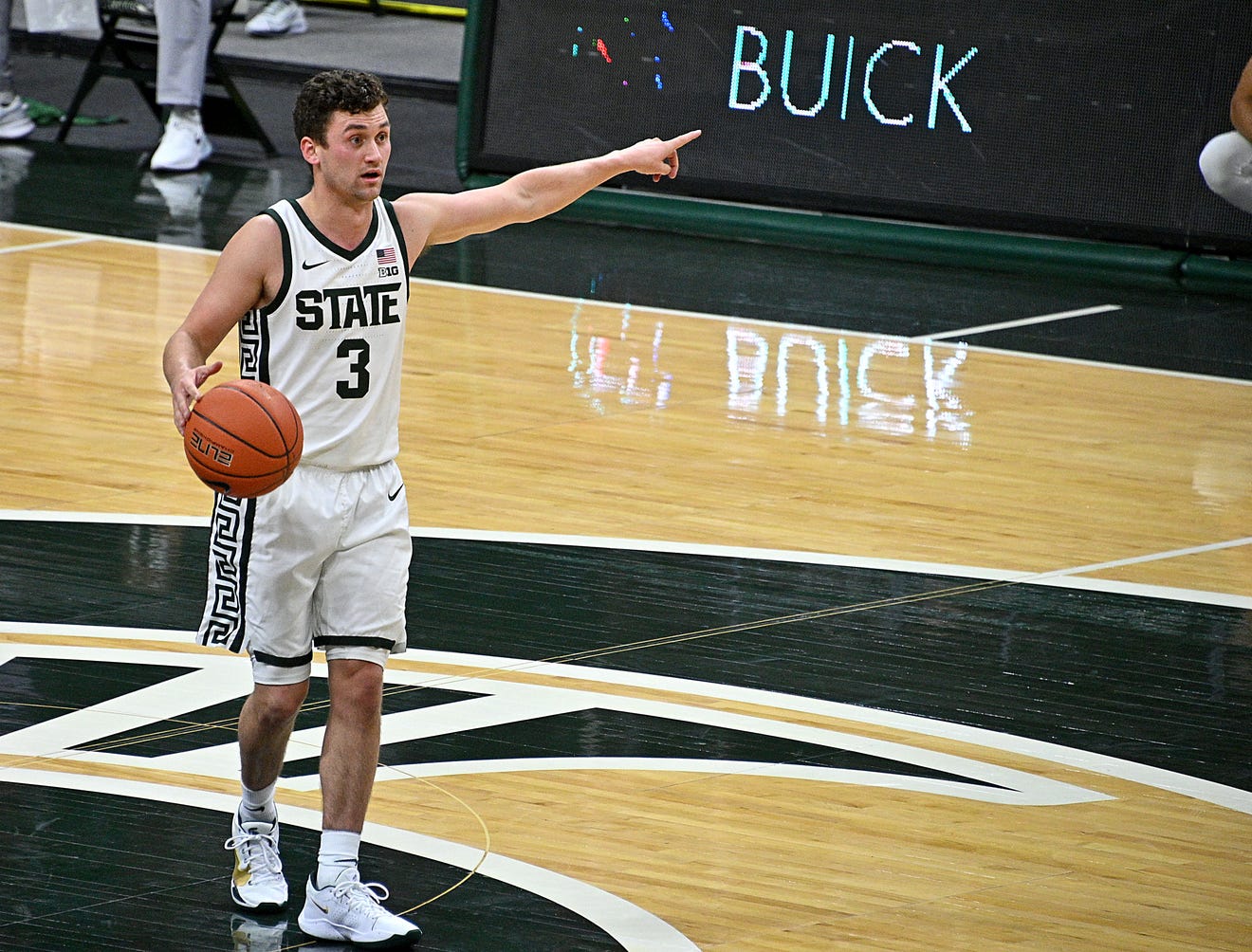 Former Michigan State guard Foster Loyer is heading to Davidson.